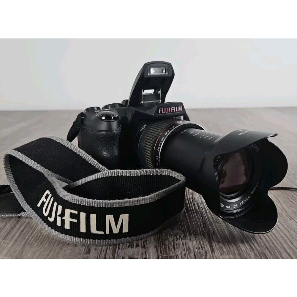 Fuji FinePix HS20EXR D-SLR style Digital Bridge Camera 30x 24-720mm Lens
